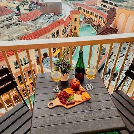 מנילה New Modern Venice Best View And Balcony, Fast Wifi At Mckinley Hill 1Br Interconnected To Venice Grand Canal Mall מראה חיצוני תמונה