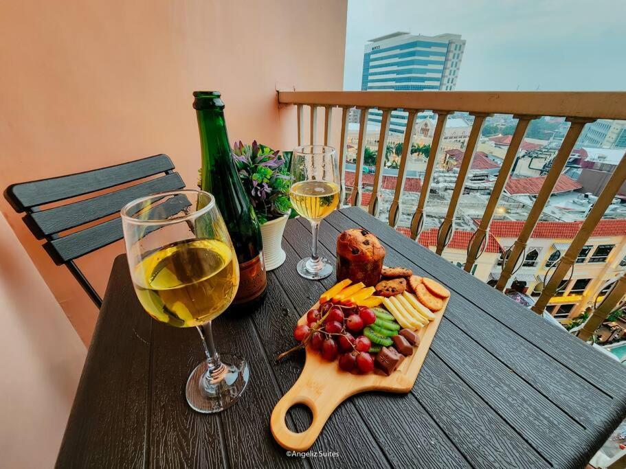 מנילה New Modern Venice Best View And Balcony, Fast Wifi At Mckinley Hill 1Br Interconnected To Venice Grand Canal Mall מראה חיצוני תמונה