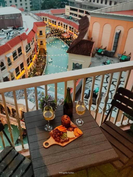 מנילה New Modern Venice Best View And Balcony, Fast Wifi At Mckinley Hill 1Br Interconnected To Venice Grand Canal Mall מראה חיצוני תמונה