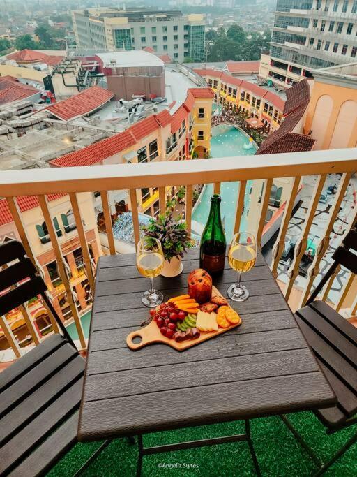 מנילה New Modern Venice Best View And Balcony, Fast Wifi At Mckinley Hill 1Br Interconnected To Venice Grand Canal Mall מראה חיצוני תמונה