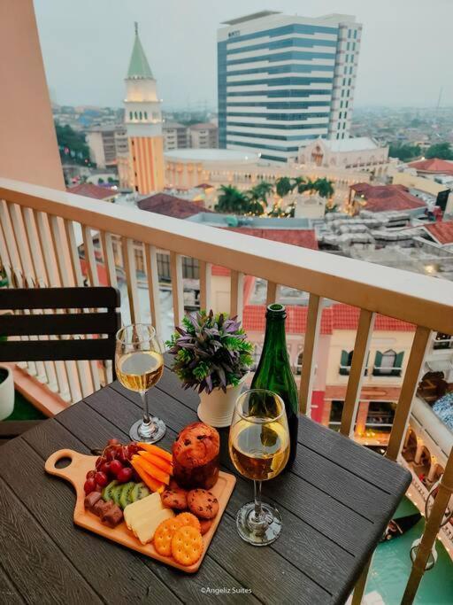 מנילה New Modern Venice Best View And Balcony, Fast Wifi At Mckinley Hill 1Br Interconnected To Venice Grand Canal Mall מראה חיצוני תמונה